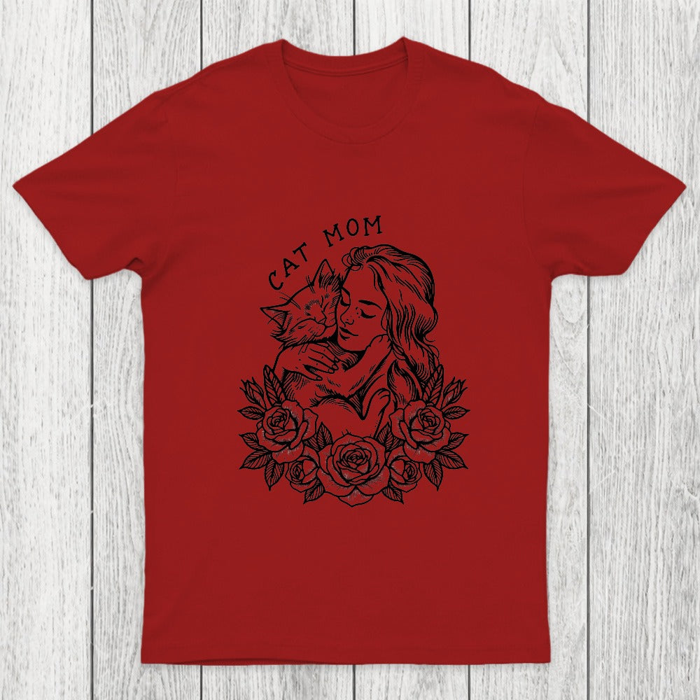 Cat Mom Cuddling Her Kitten Chicluma T-Shirt