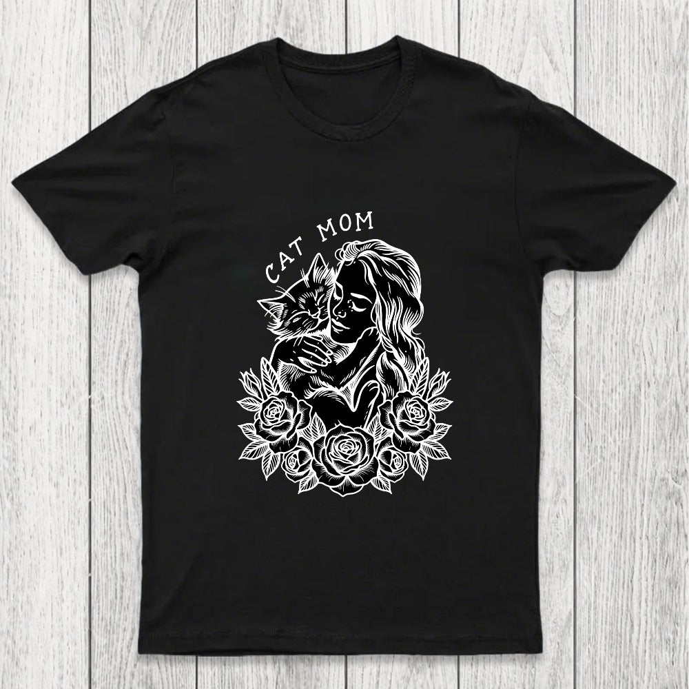Cat Mom Cuddling Her Kitten Chicluma T-Shirt
