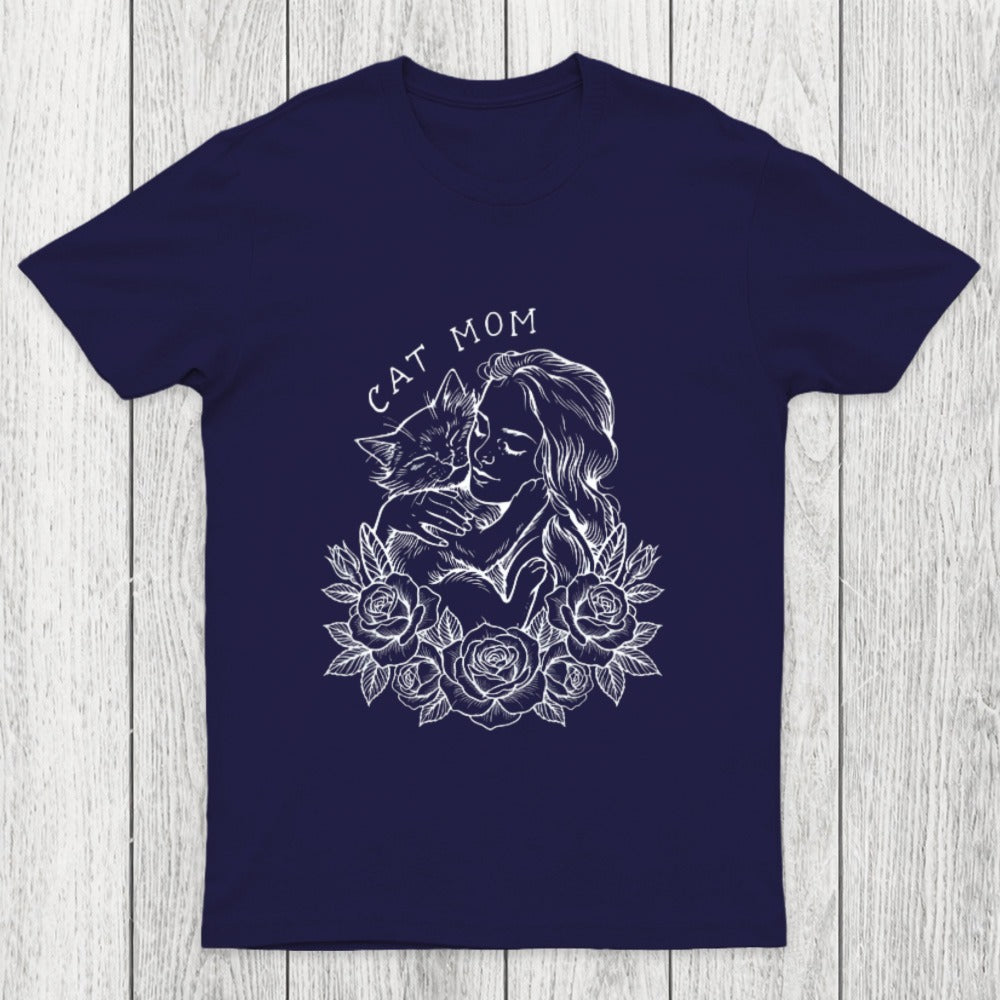 Cat Mom Cuddling Her Kitten Chicluma T-Shirt