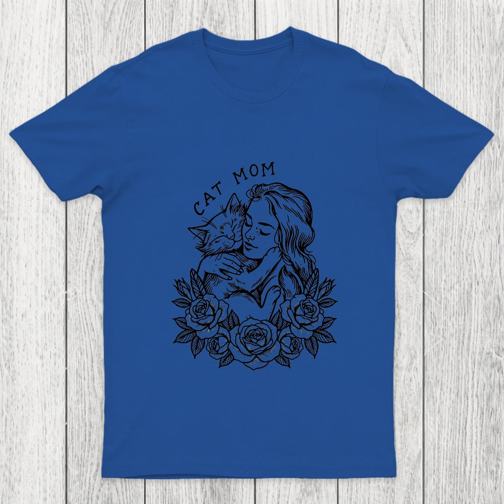 Cat Mom Cuddling Her Kitten Chicluma T-Shirt