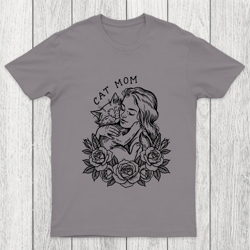 Cat Mom Cuddling Her Kitten Chicluma T-Shirt